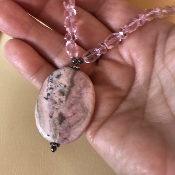 Pink crystal with stone pendant necklace - Picture 3 of 8